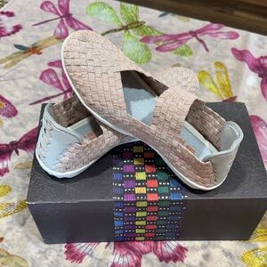 bernie mev. CUDDLY Mary Jane flats.  Woven Memory foam.